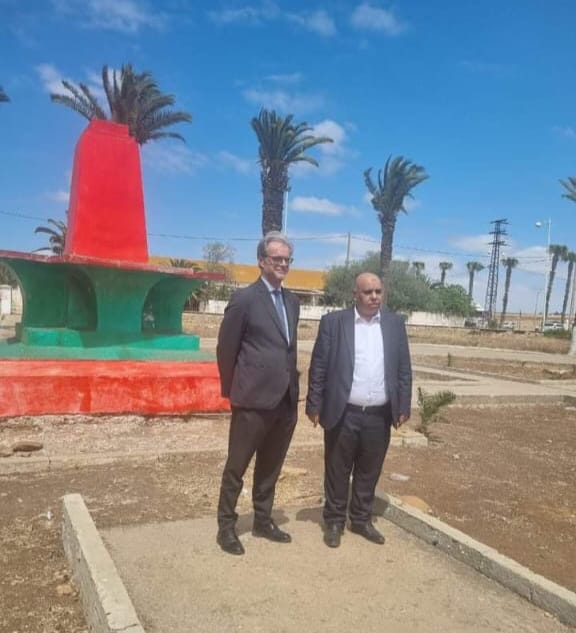 زيارة قنصل سفارة فرنسا بالمغرب لمدينة البير الجديد دون علم السلطات يطرح تساؤلات حول تزامنها مع زيادة ولي العهد