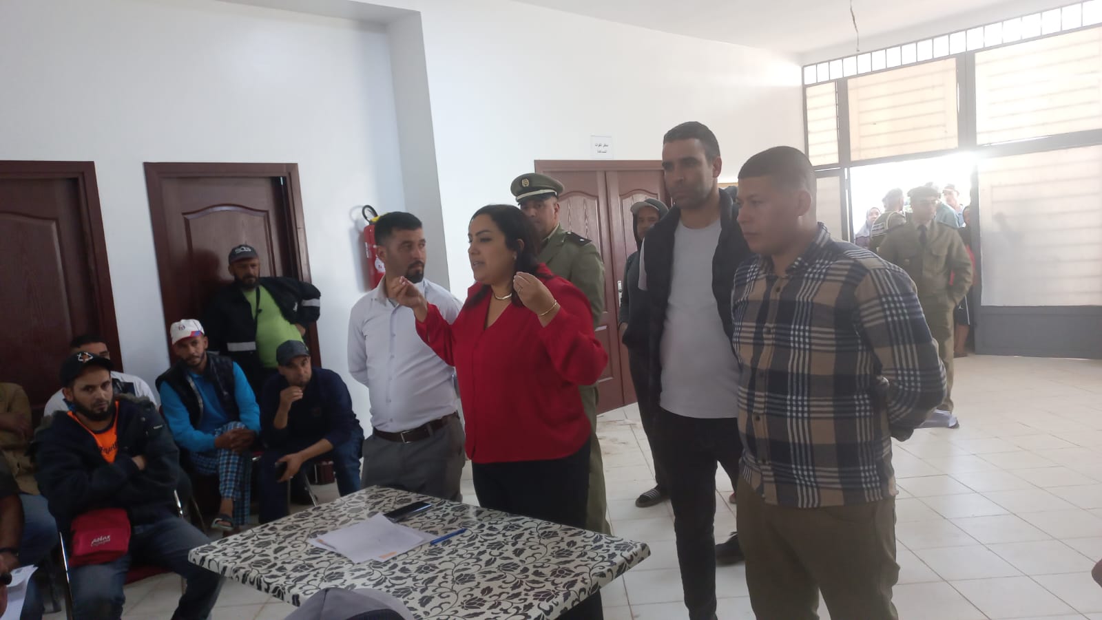 القائدة سحر مداح : نموذج للقائدة القريبة من المواطنين في مشهد يندر تكراره