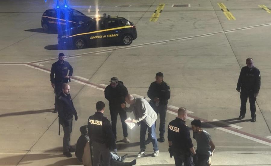 فرار ركاب مغاربة من طائرة تركية هبطت اضطراريا بمالطا