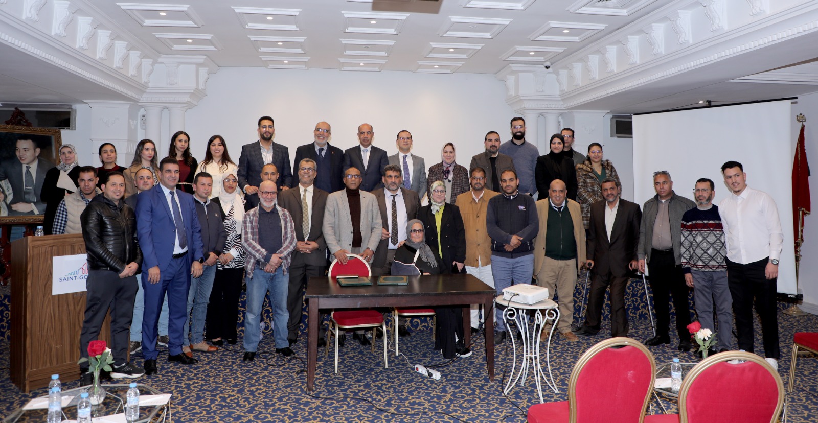 الصابري يشرف على تجديد الاتفاقية الجماعية للشغل بين شركة SAINT-GOBAIN و  UMT