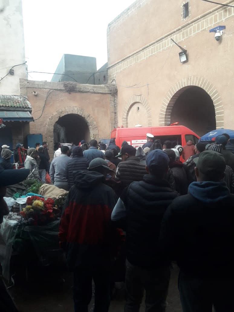 سقوط جزئي لمنزل آيل للسقوط بحي الملاح ينقل أمًّا ورضيعتها إلى المستشفى