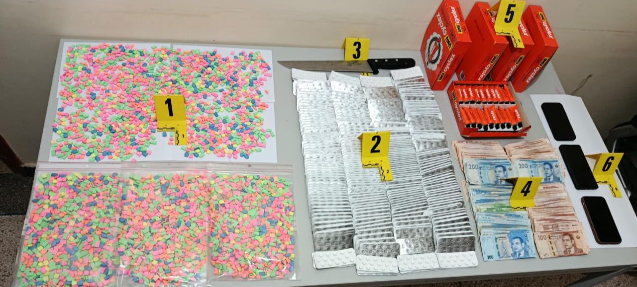 بيوكرى...حجز 12 ألفا و90 قرصا مخدرا، وتوقيف ثلاثة أشخاص للاشتباه في تورطهم في حيازة وترويج المخدرات والمؤثرات العقلية