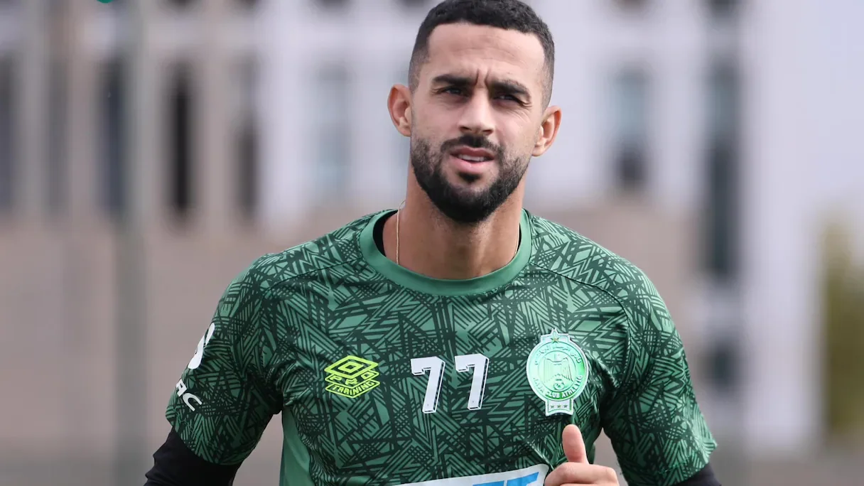 عودة محتملة للاعب آدم النفاتي إلى صفوف الرجاء الرياضي