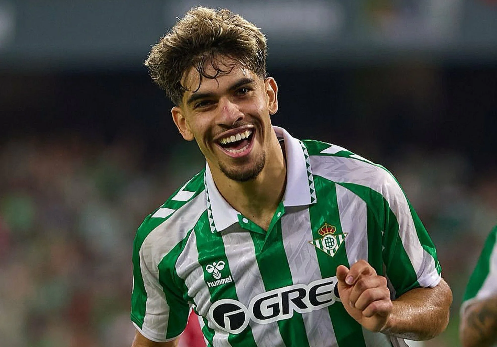 ريال بيتيس يحدد شرطًا جزائيًا بقيمة 60 مليون يورو للتخلي عن الزلزولي