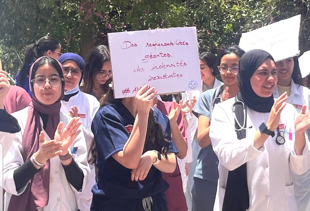 شلل جزئي بمستشفى محمد السادس بمراكش.. الأطباء الداخليون يصعّدون احتجاجاتهم بسبب تأخر الأجور لأكثر من 6 أشهر