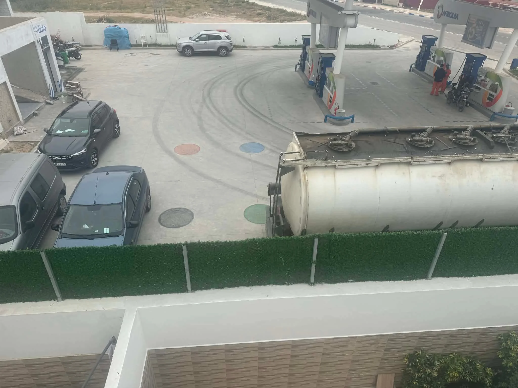 محطة وقود بسيدي بوزيد في قلب الجدل.. شكاية لعامل الجديدة تثير تساؤلات حول قانونية الترخيص ومعايير السلامة