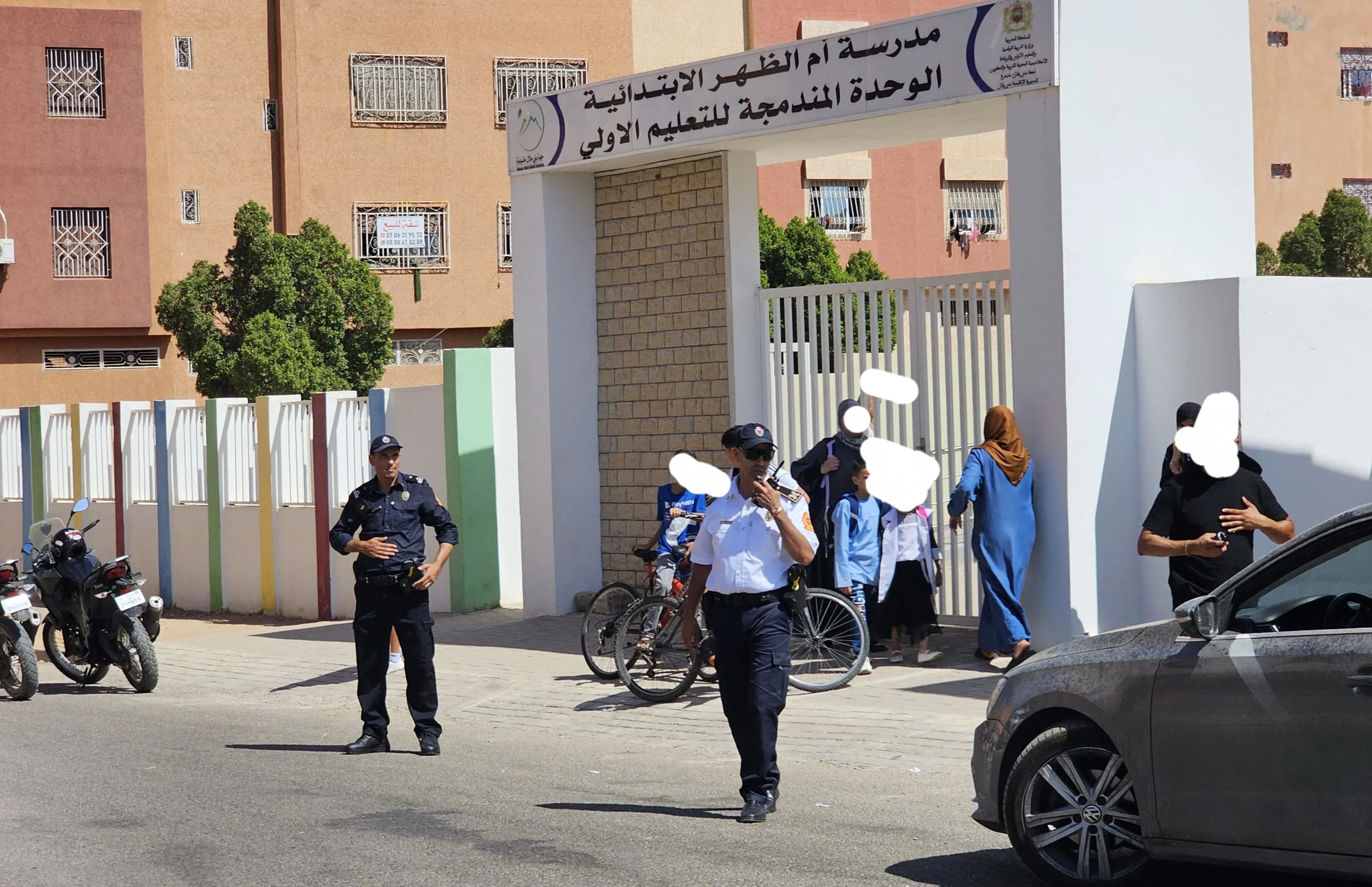 الأمن الوطني يعزز حضوره أمام مدرسة أم الظهر ببني ملال ويمنح التلاميذ والأسر مزيدا من الطمأنينة