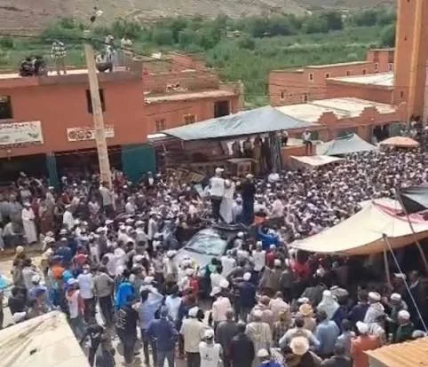 النيابة العامة بأزيلال تفتح بحثاً قضائياً في ترويج أخبار زائفة عن مسيرة بأيت بوكماز