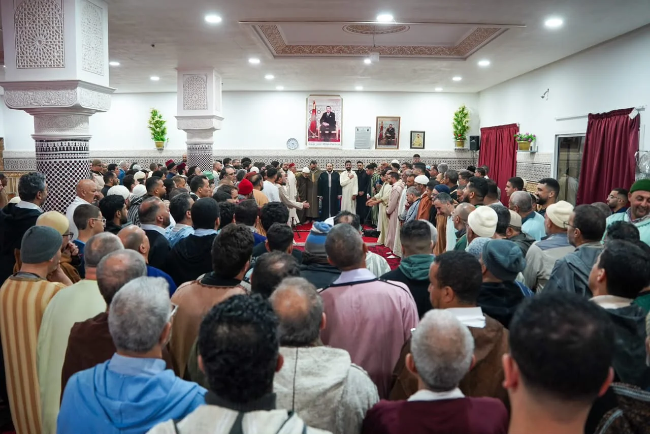 بين الوصية وحضور المريدين... رحلة ميدانية إلى زوايا البودشيشية تكشف ملامح الاجتماع حول مولاي منير القادري البودشيشي   