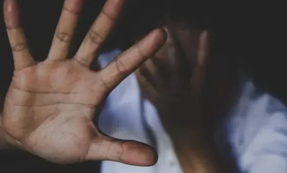 محاكمة استاذيشتغل بجماعة مجاط التابعة لإقليم شيشاوة،كان يستغل تلاميذه جنسيا