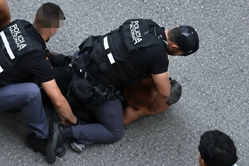 إيطاليا: إعادة الشرطيين المعنيين بوفاة المغربي عبد الرحيم فقير للعمل مكتبيًا مع استمرار التحقيقات
