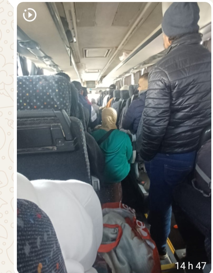 رحلة العيد تتحول إلى معاناة… اكتظاظ خطير داخل حافلة بين الدار البيضاء والجديدة