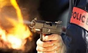 بيوكرى..استعمال الرصاص الوظيفي لتوقيف ثلاثيني هدد حياة المواطنين والشرطة بالسلاح الابيض