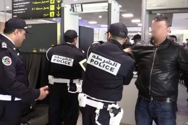 توقيف فرنسي مبحوث عنه دولياً بمطار محمد الخامس للاشتباه في تورطه بمحاولة قتل عمدي