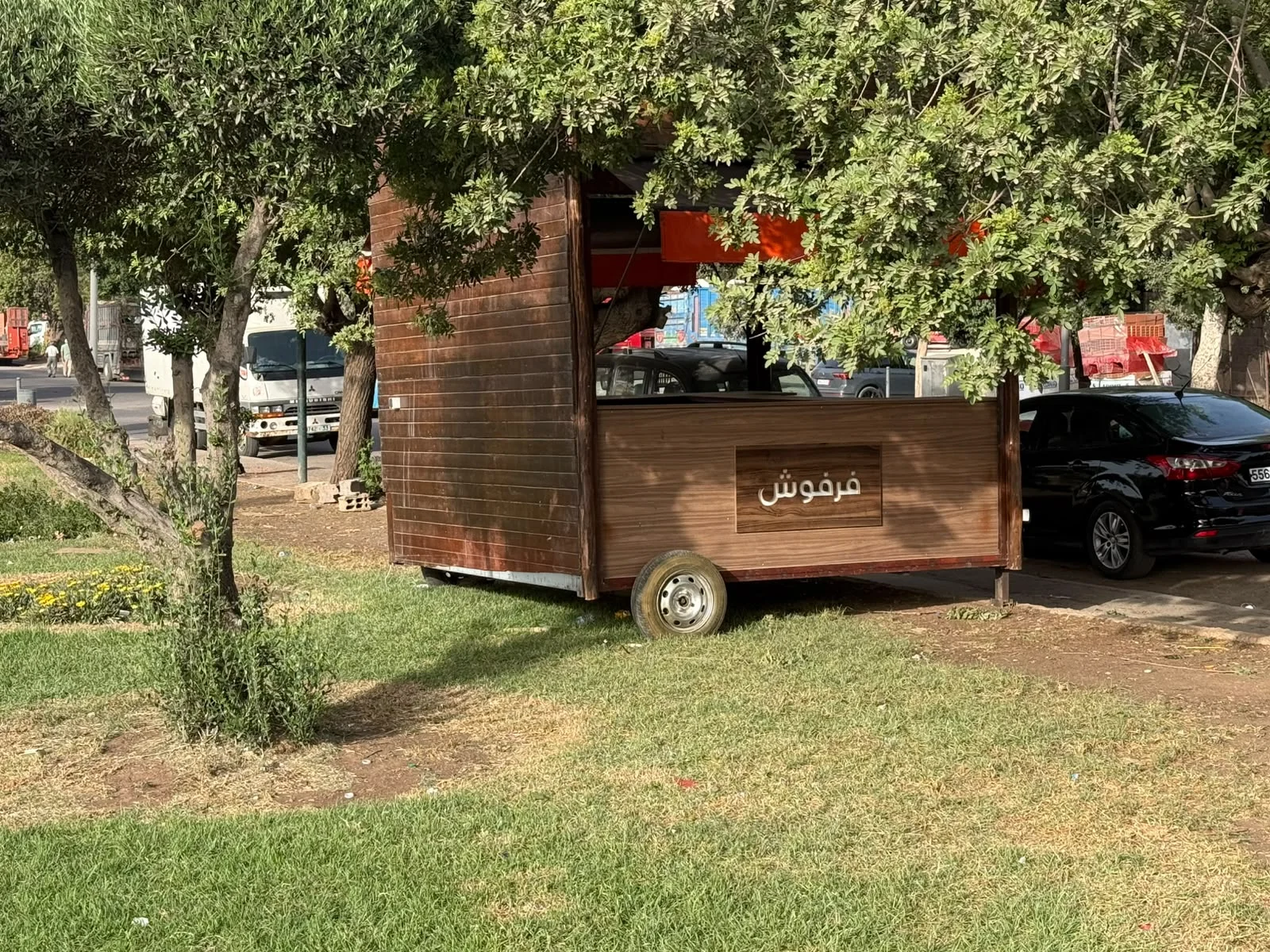 سكان يطالبون بإزالة كشك من وسط حديقة عمومية بسطات.. ومطالب بتدخل السلطات المحلية