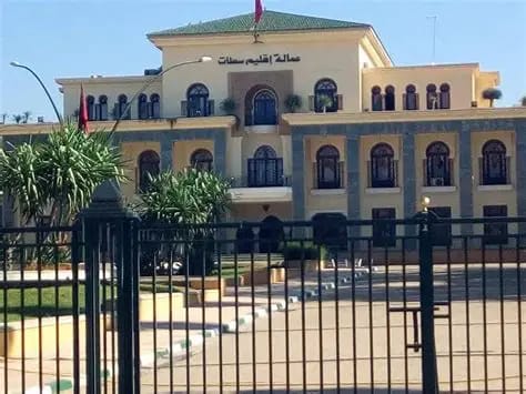 الإفراج عن متهمين بالاعتداء على رجال السلطة يعيد النقاش حول هيبة القانون بسطات